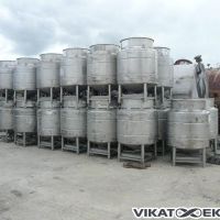 68 stainless steel containers of 800 liters, make BSI