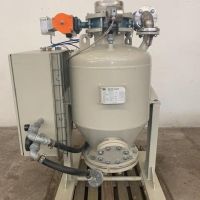 Pressure pneumatic conveyor for powder