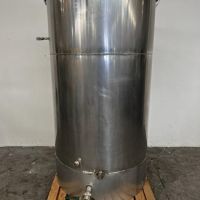 Stainless steel tank – 1100 litres